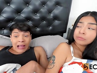 Milf morena fodida brutalmente ao lado da puta dormindo