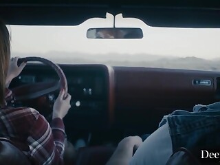 Morena peituda sendo fodida por dois paus no carro