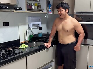 Colombiana novinha levada no pau na cozinha