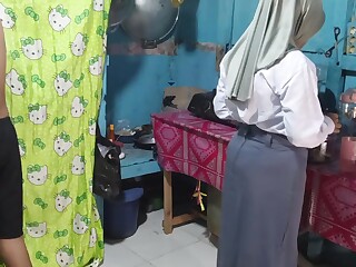 Rania Dinda colegiala indonesia en hijab follada en cocina
