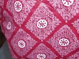 孟加拉婆婆在浴室里被粗鸡巴操屁眼